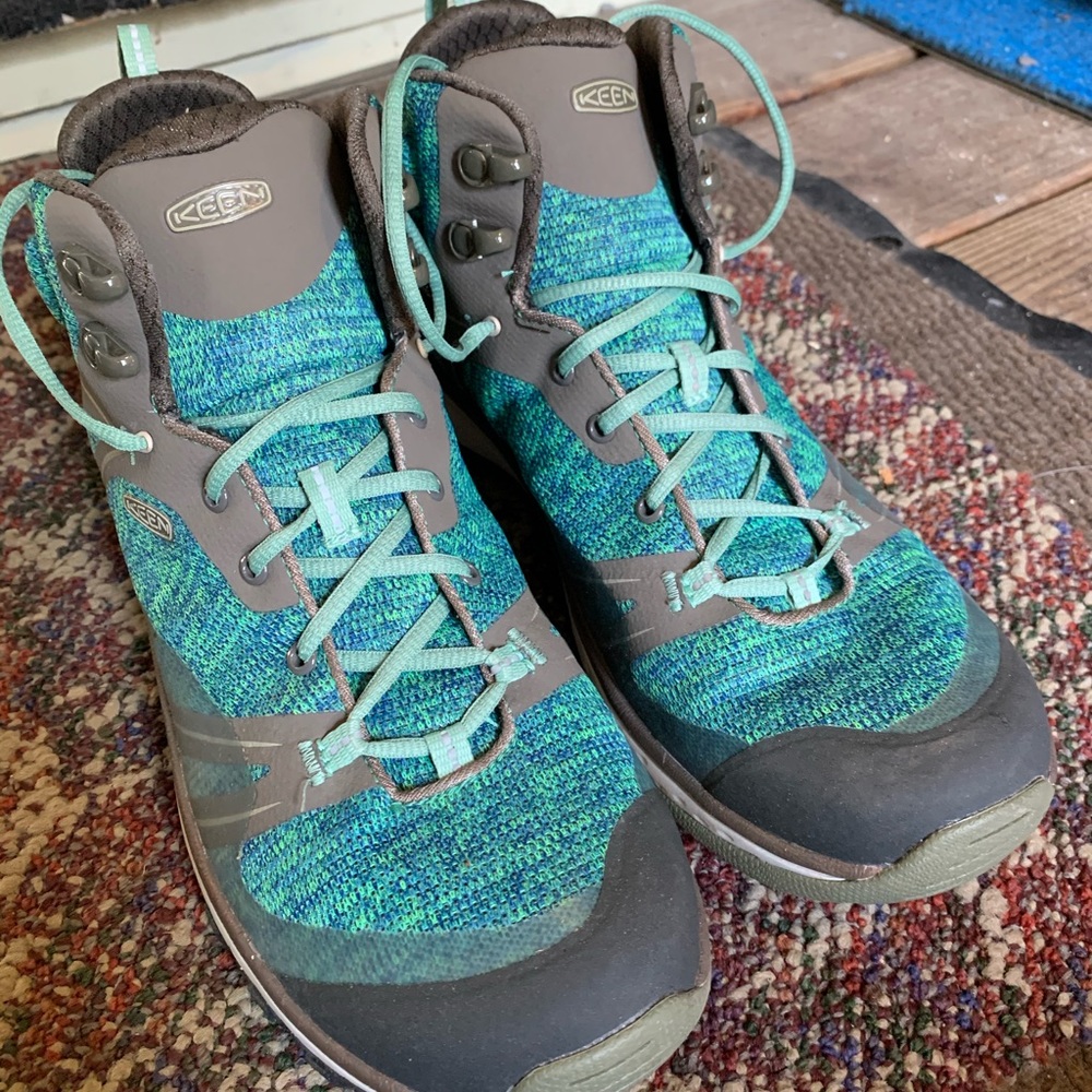 Size 9.5 Women’s Keen